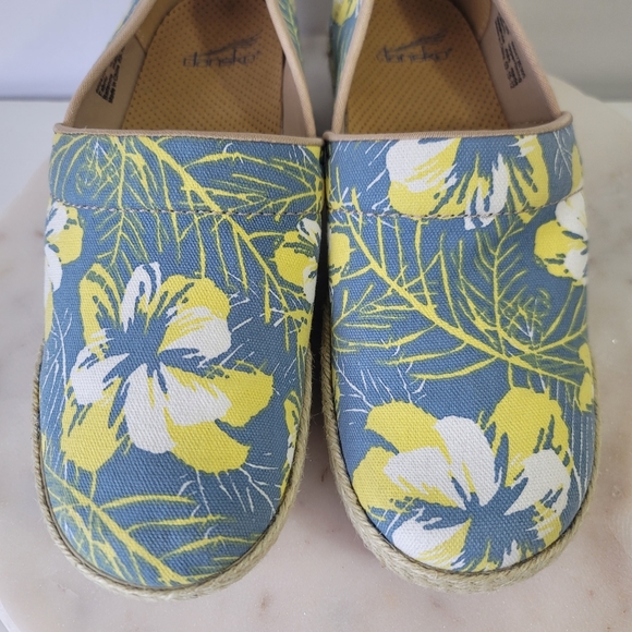 Dansko Victoria Tahiti Blue Yellow Floral Canvas Clog Women's EUR 39  US 8.5-9 - Picture 2 of 12